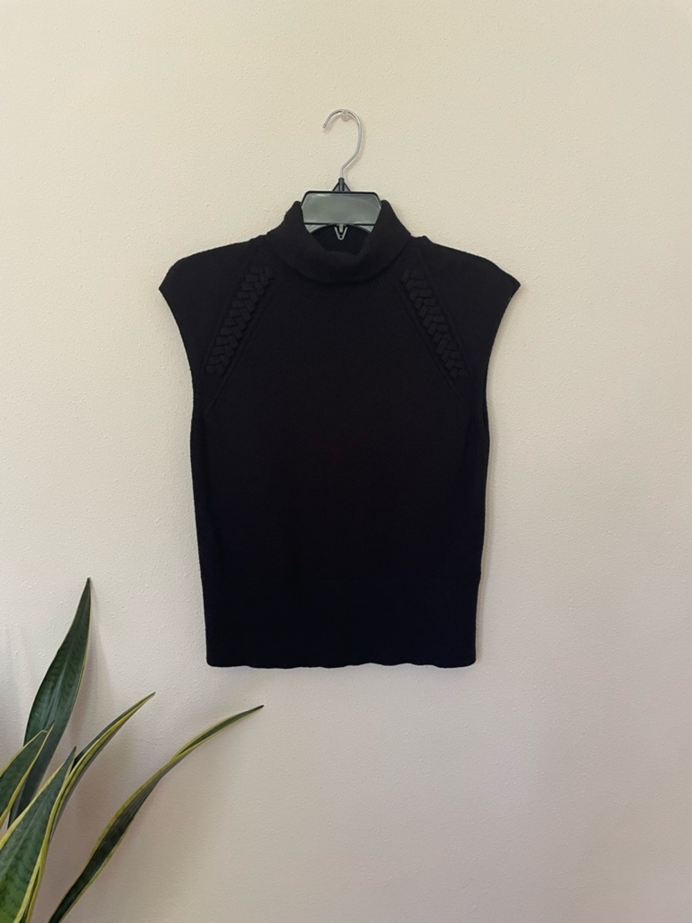 🌷 Ellen Tracy Black Sleeveless Knit Turtleneck with Braided Detail #67